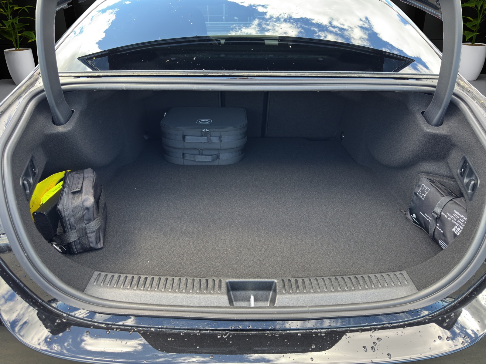 MERCEDES-BENZ E 300 e 4Matic EQ Hybrid 9G-Tronic-image-11