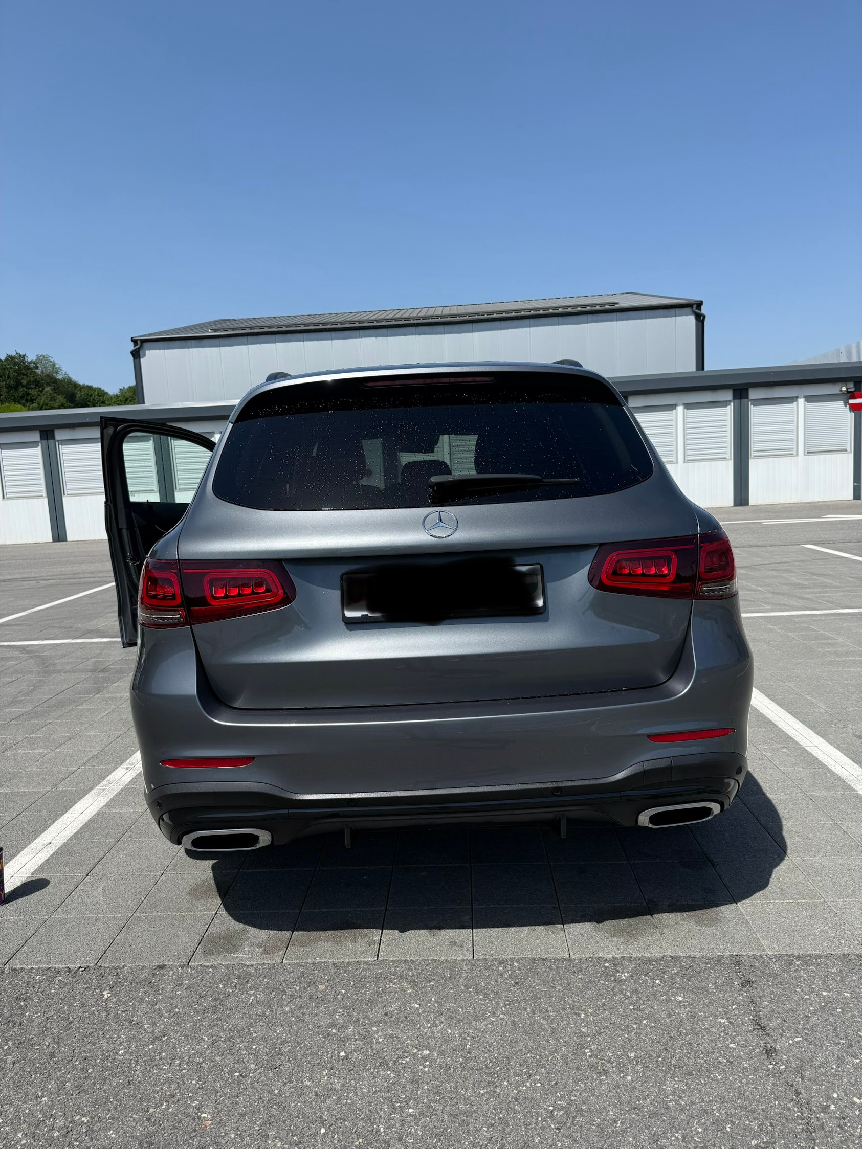 MERCEDES-BENZ GLC 300 AMG Line 4m-image-1