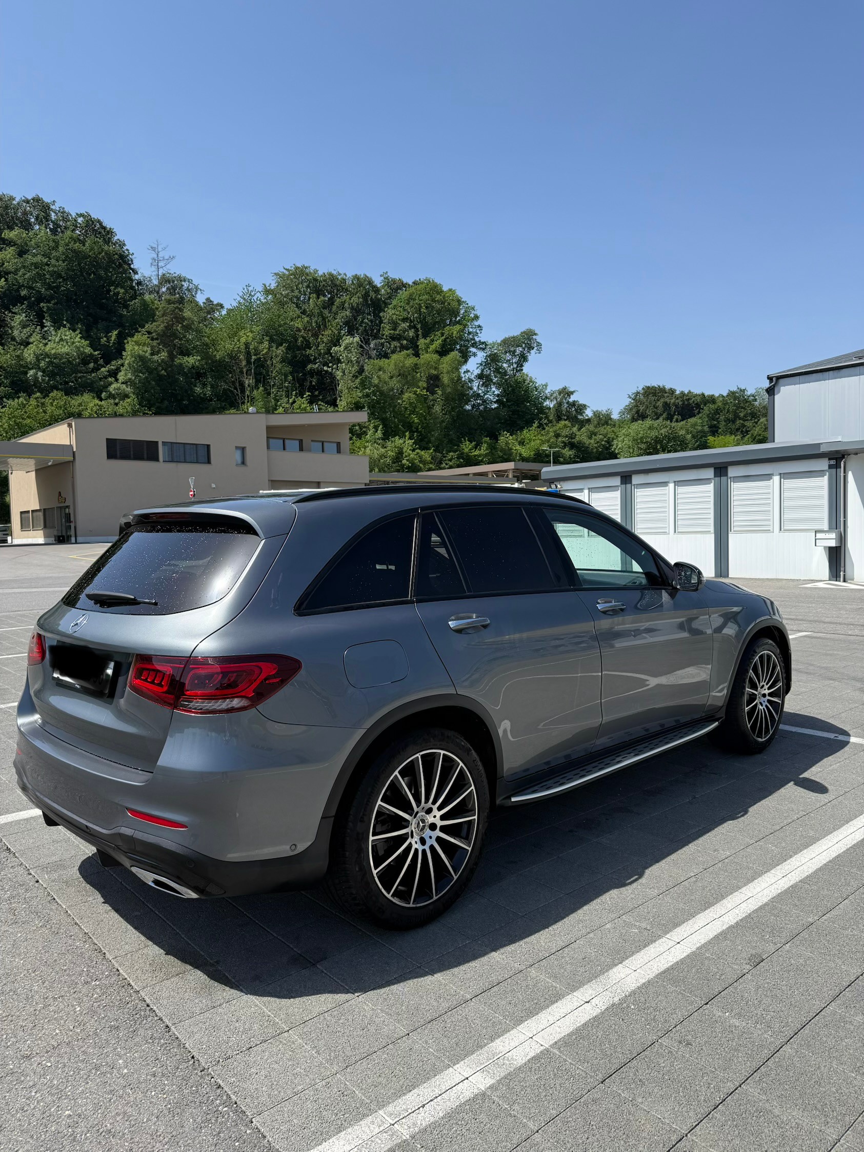 MERCEDES-BENZ GLC 300 AMG Line 4m-image-2