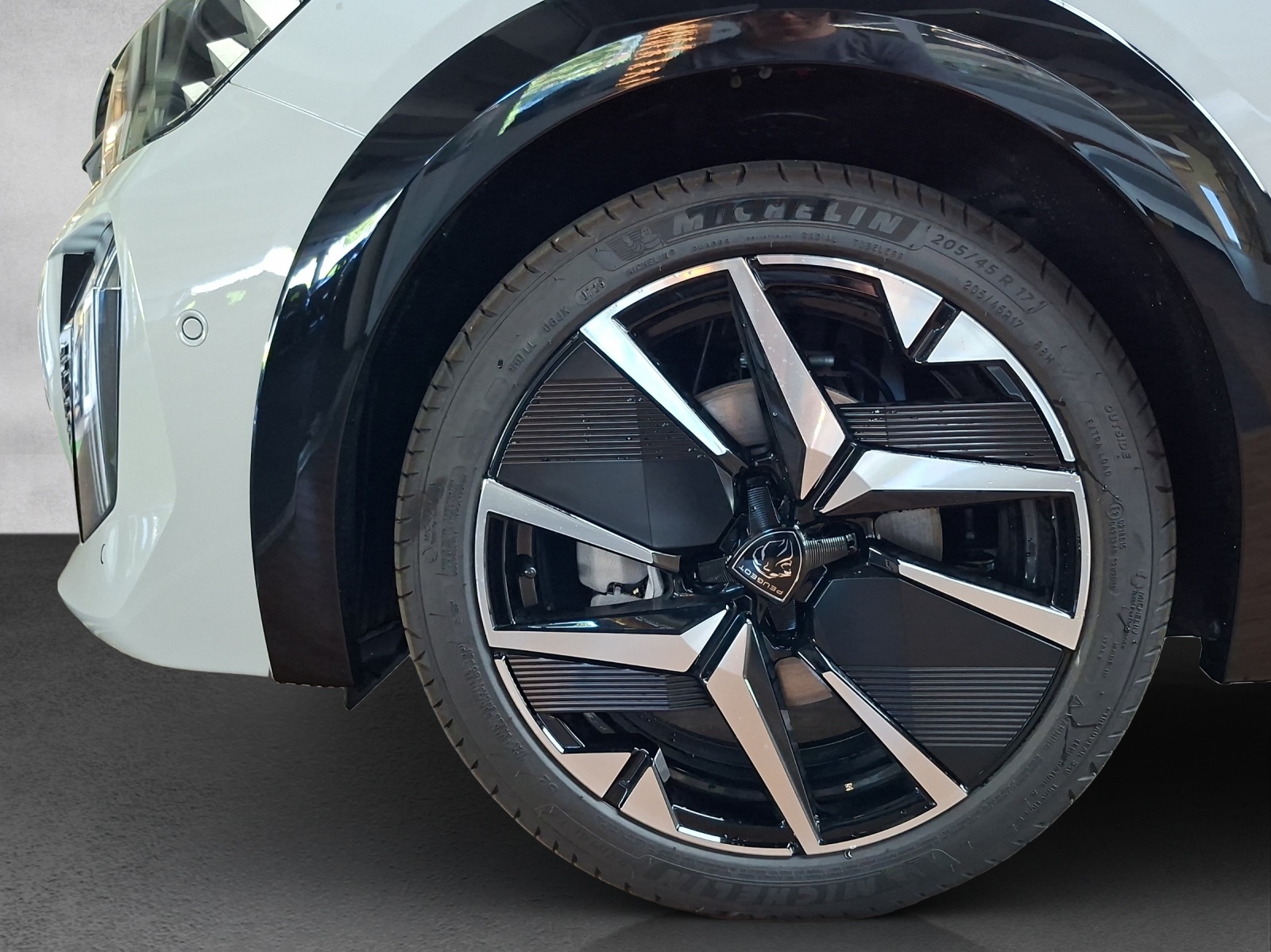 PEUGEOT 208 1.2 Hybrid 145 GT-image-15