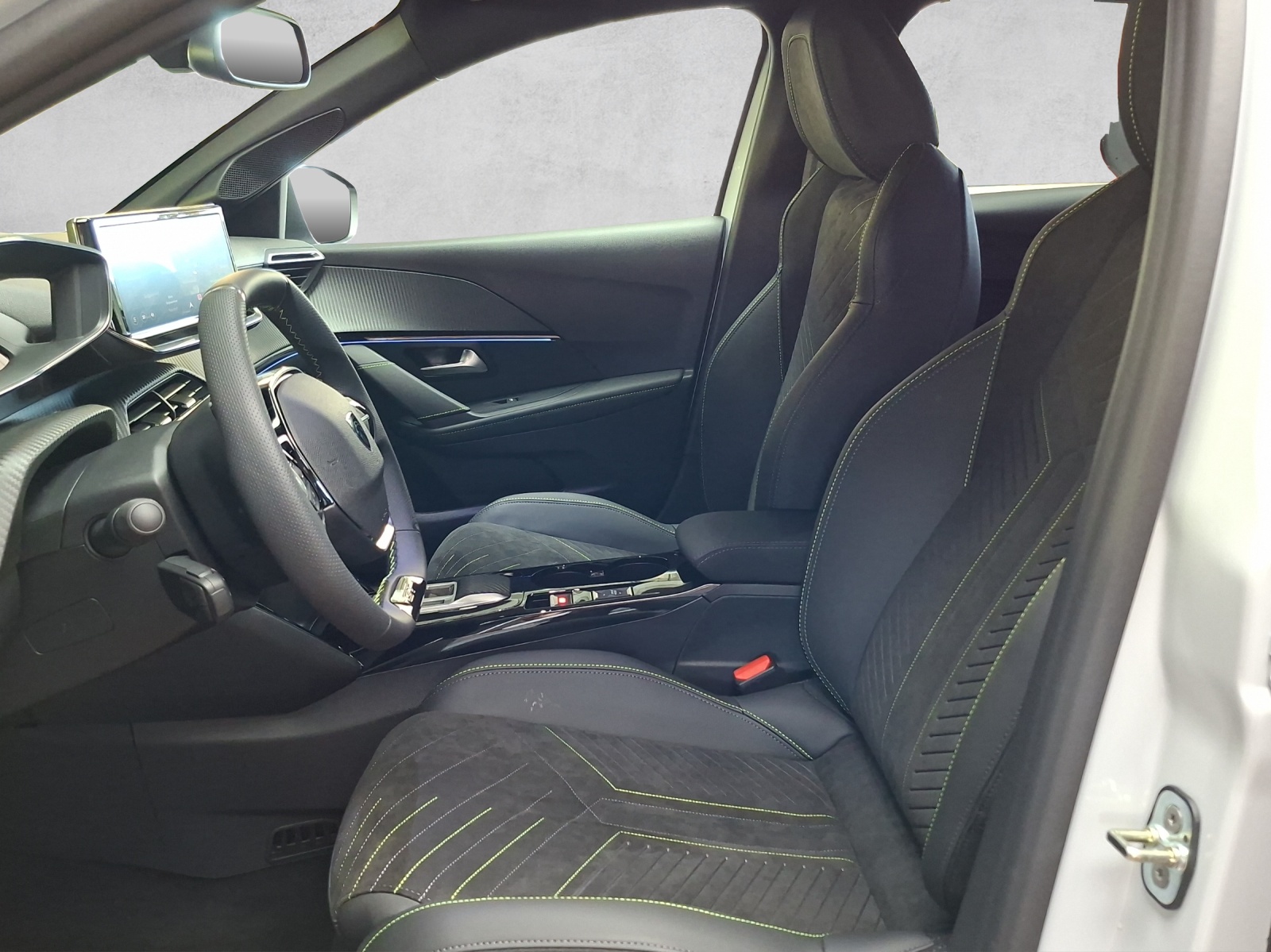 PEUGEOT 208 1.2 Hybrid 145 GT-image-10