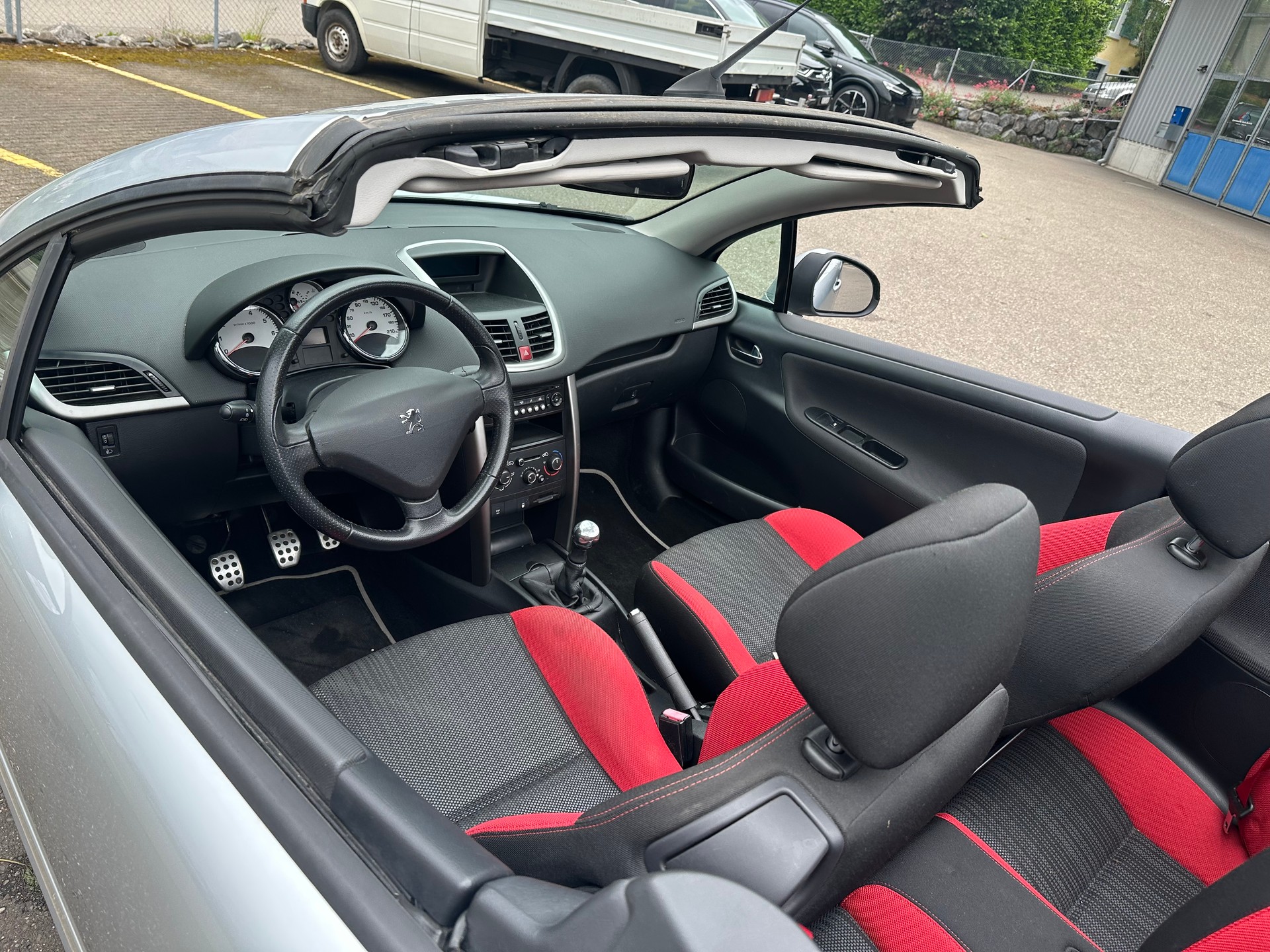 PEUGEOT 207 CC 1.6 16V Allure-image-9