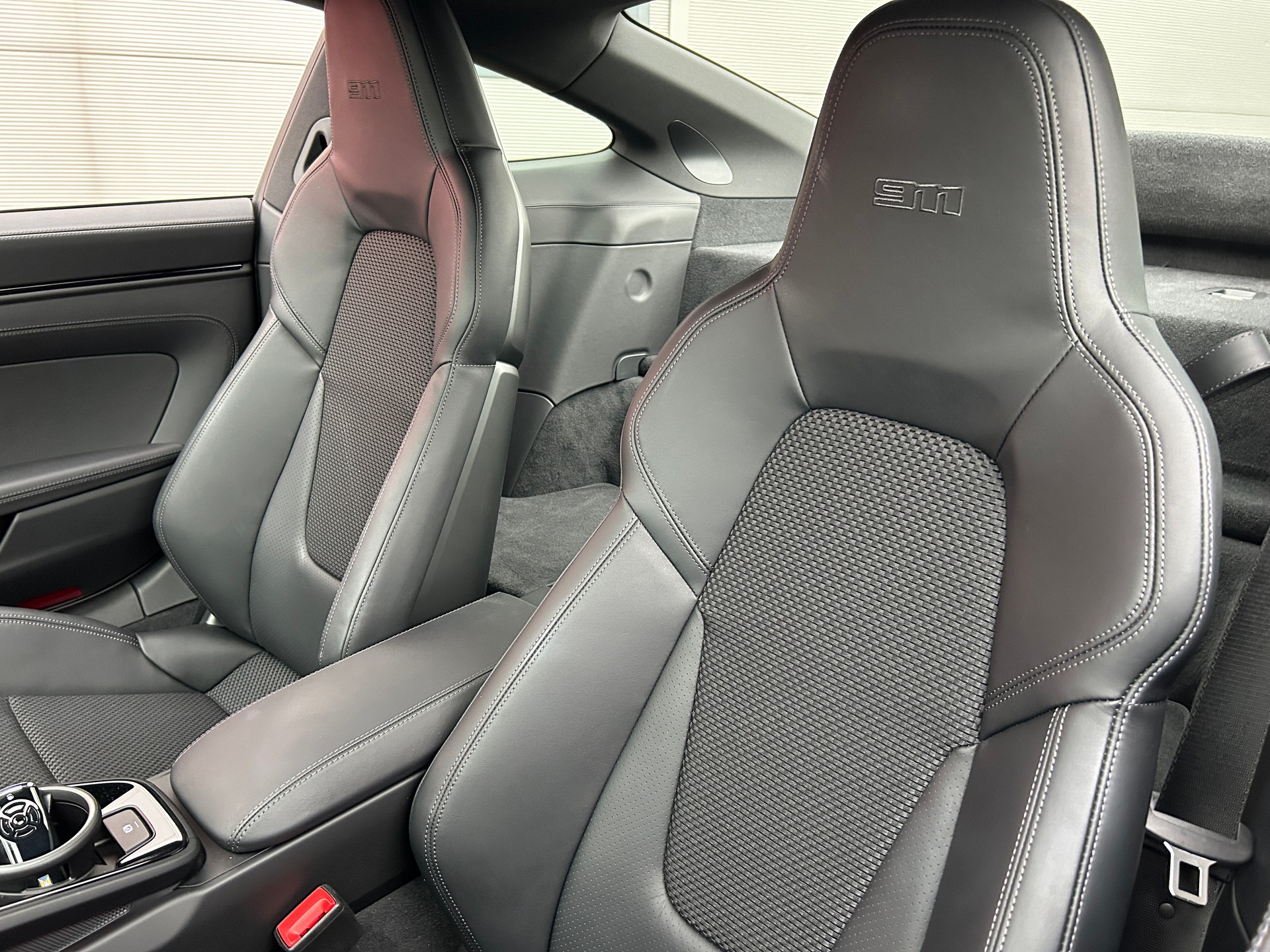PORSCHE 911 Carrera T-image-9