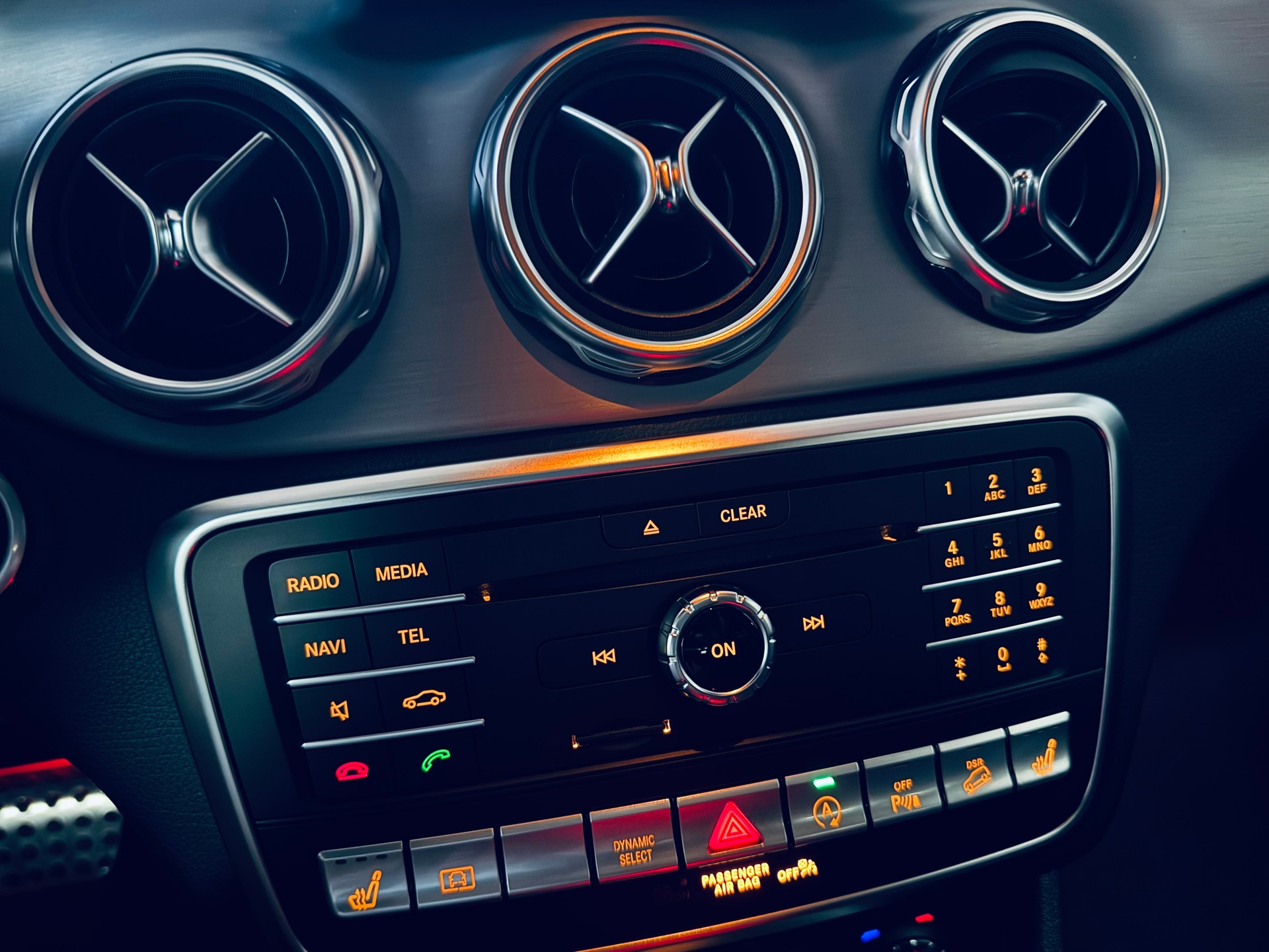 MERCEDES-BENZ GLA 250 AMG Line Swiss Star 4Matic 7G-DCT-image-30