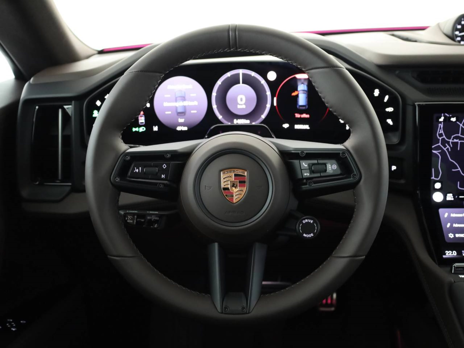 PORSCHE Cayenne Electric-showroom-element-3