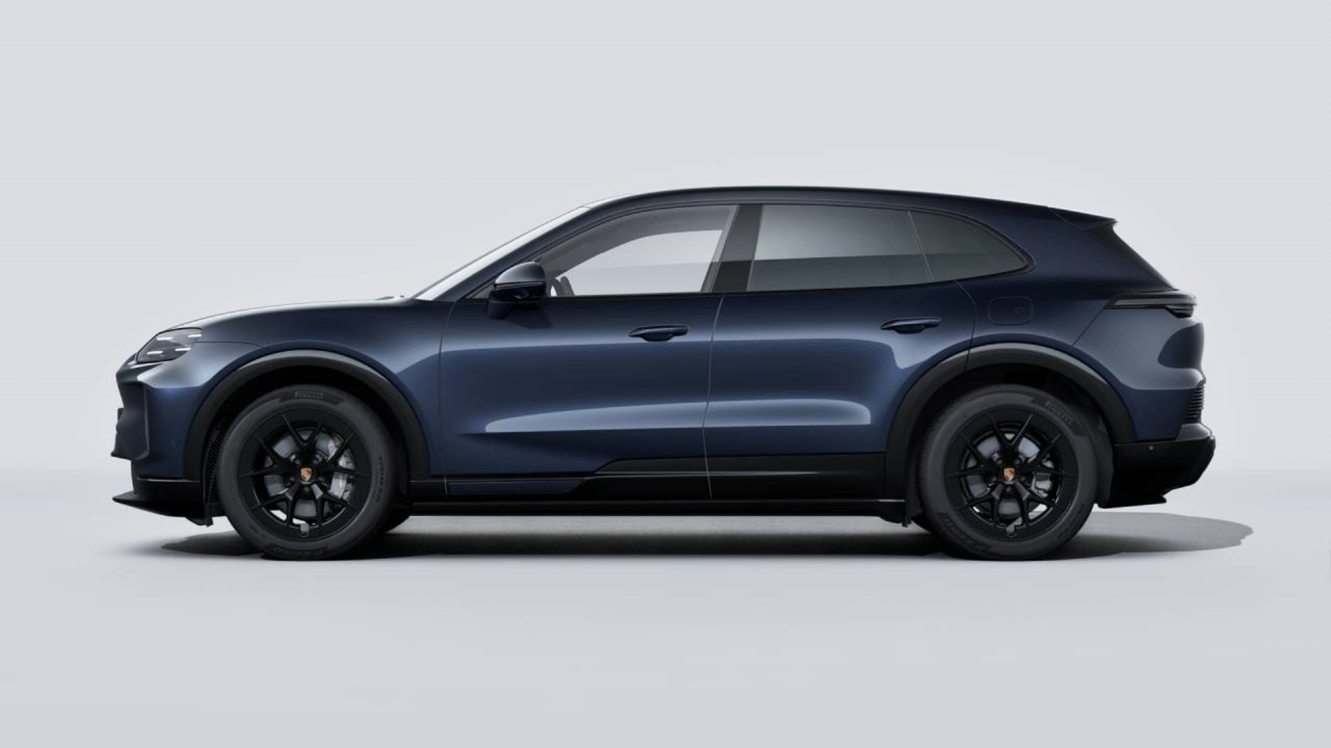 PORSCHE Cayenne Electric-showroom-element-1