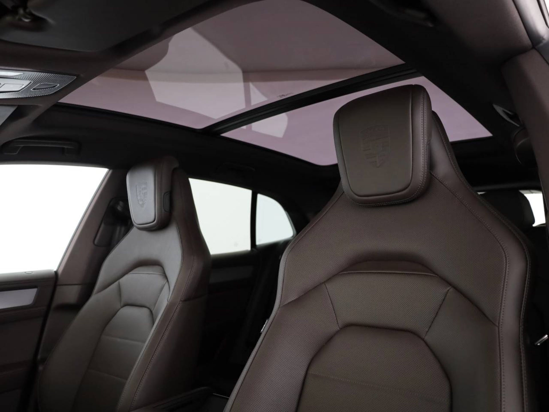 PORSCHE Cayenne Electric-image-15