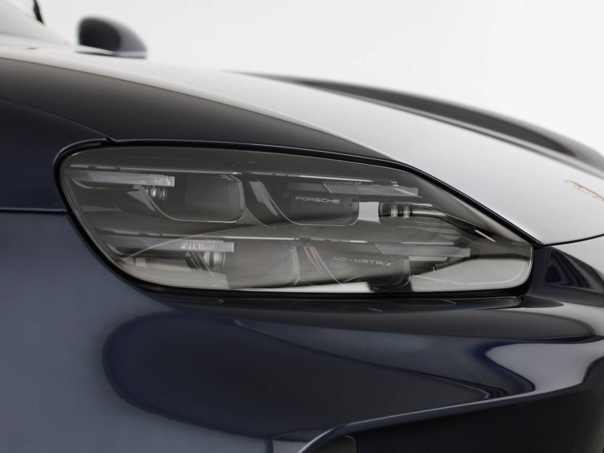 PORSCHE Cayenne Electric-image-8