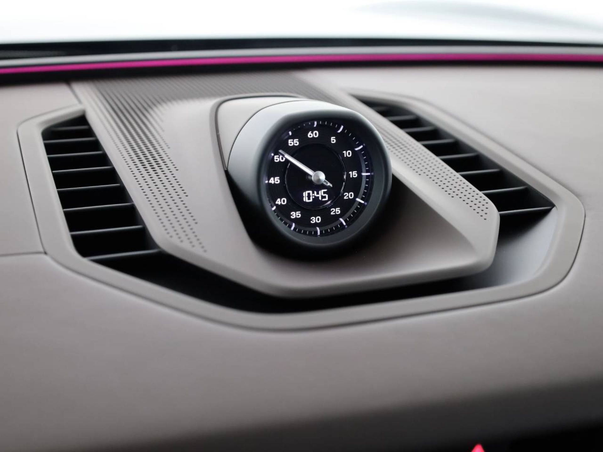 PORSCHE Cayenne Electric-image-11
