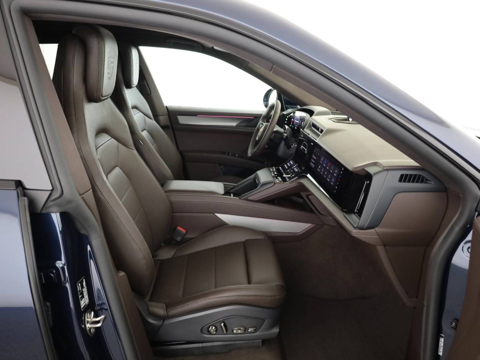 PORSCHE Cayenne Electric-image-14