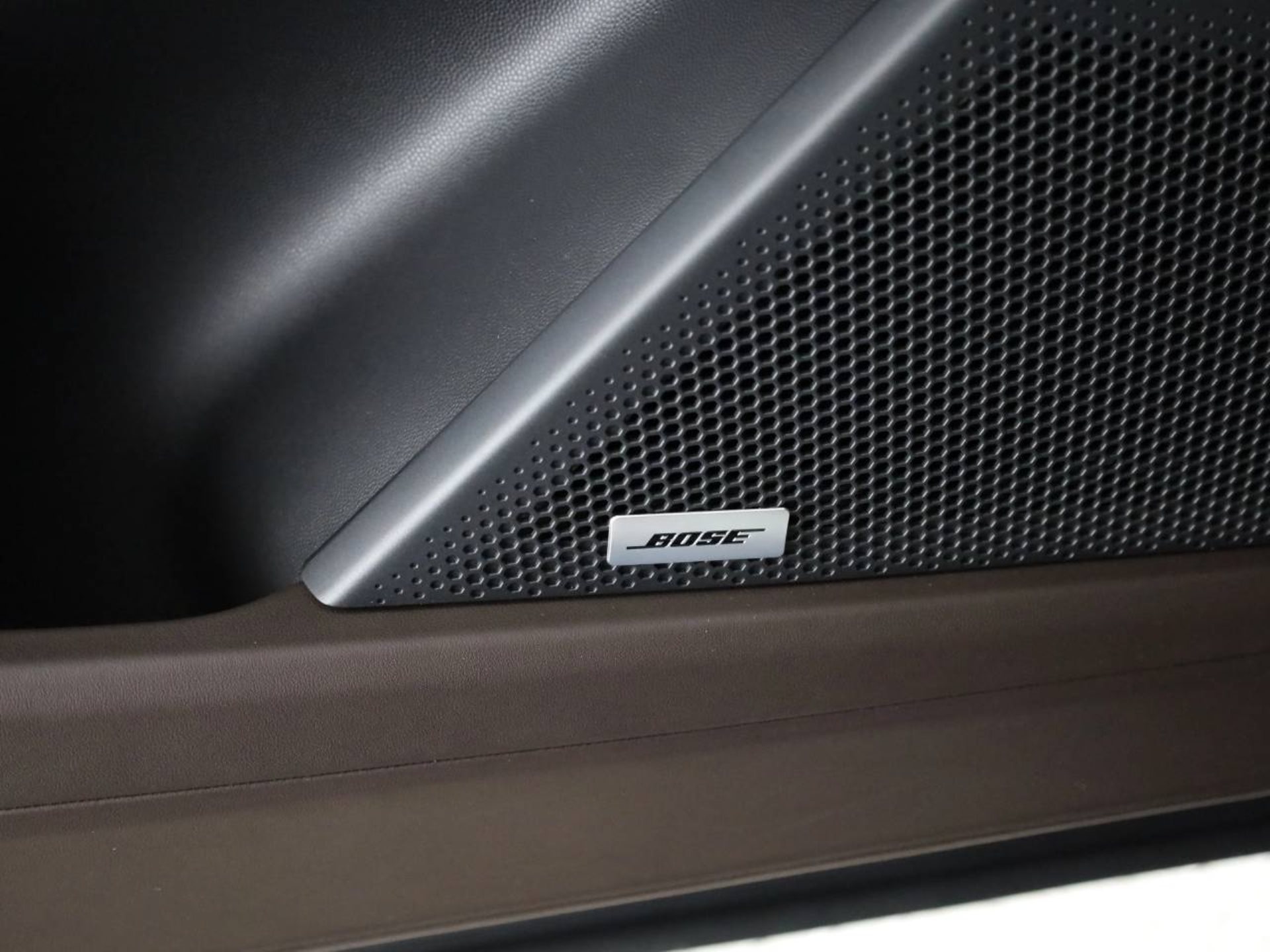 PORSCHE Cayenne Electric-image-17
