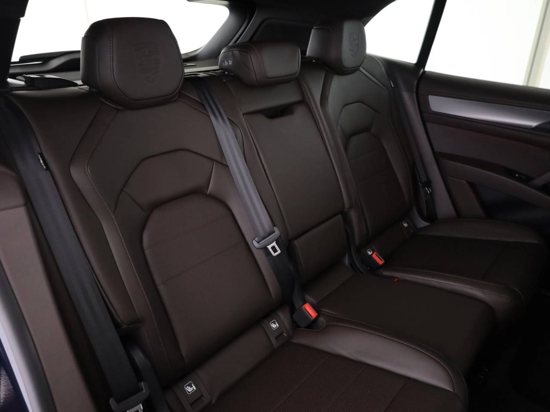PORSCHE Cayenne Electric-image-19