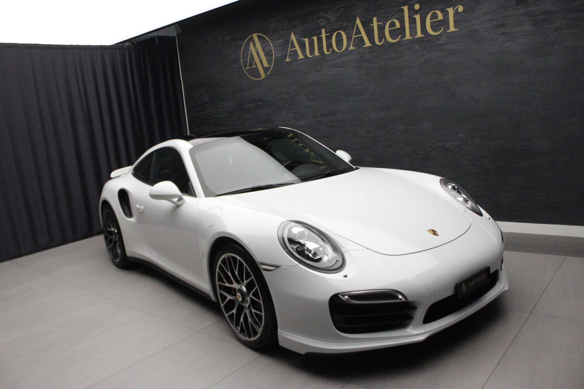 PORSCHE 911 Turbo PDK-showroom-element-1