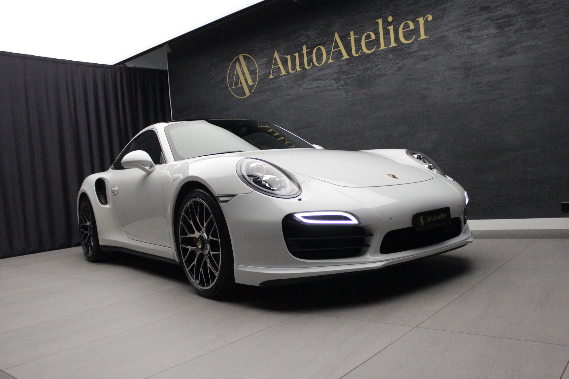 PORSCHE 911 Turbo PDK-showroom-element-3