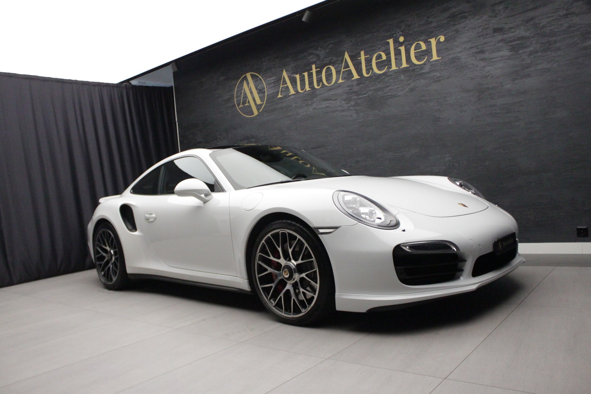 PORSCHE 911 Turbo PDK-showroom-element-2