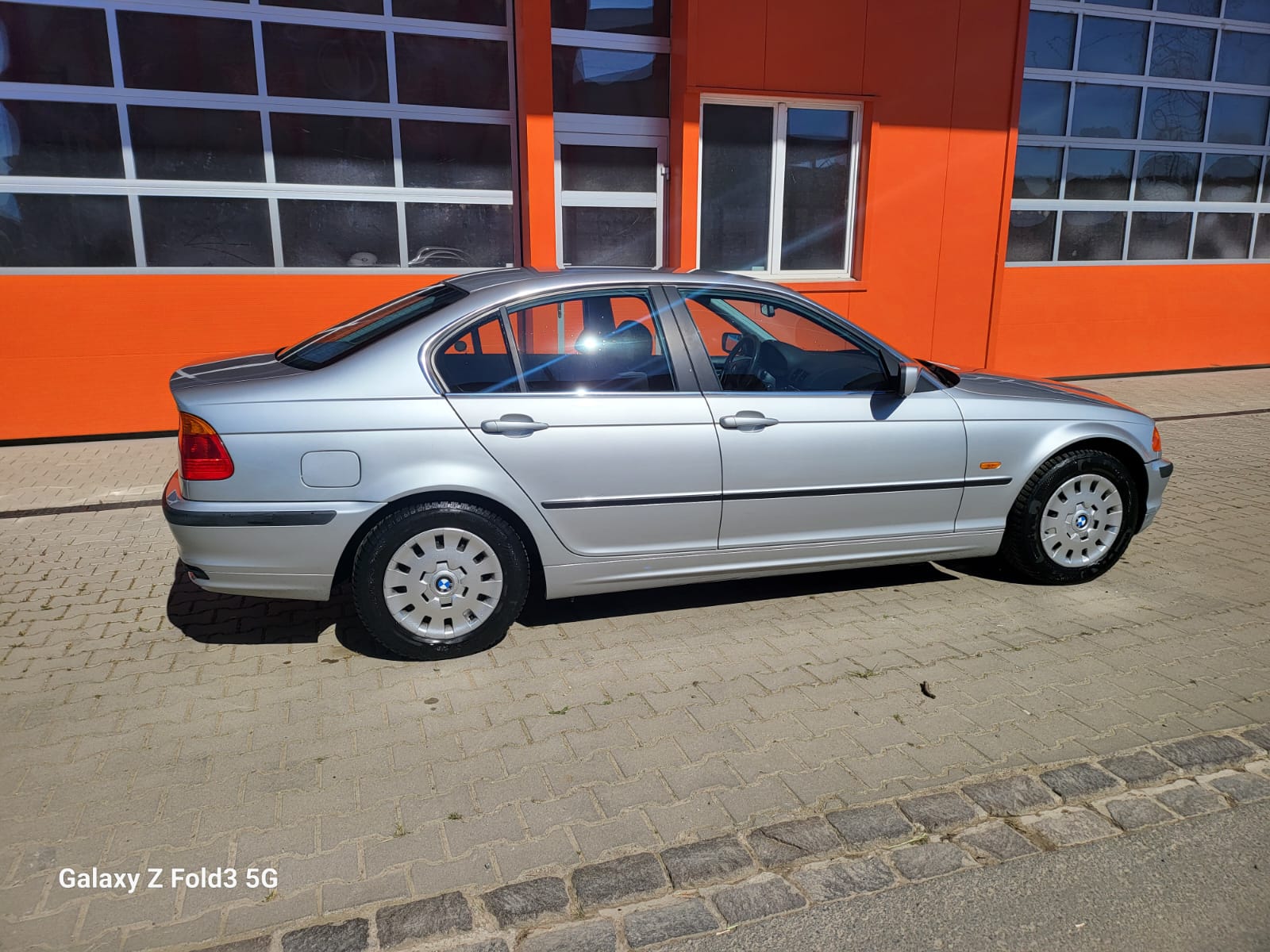 BMW 320 i-image-1
