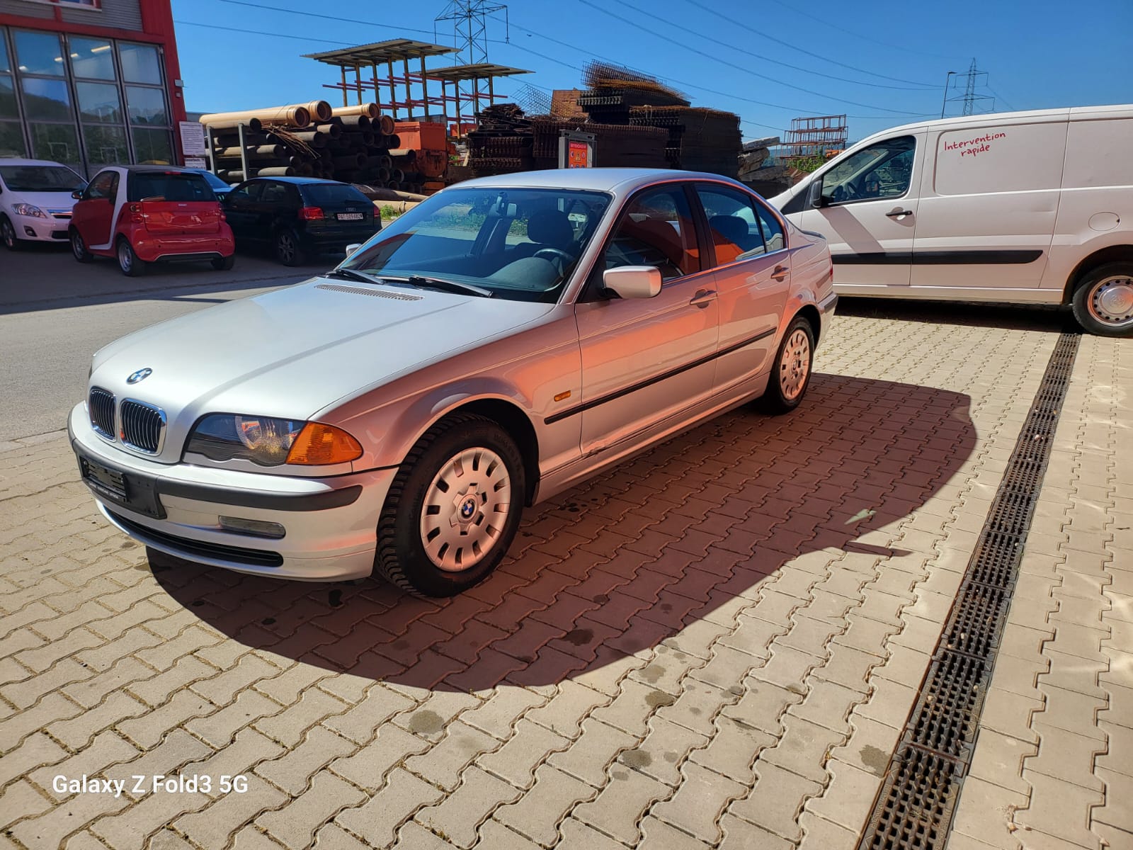 BMW 320 i-image-0