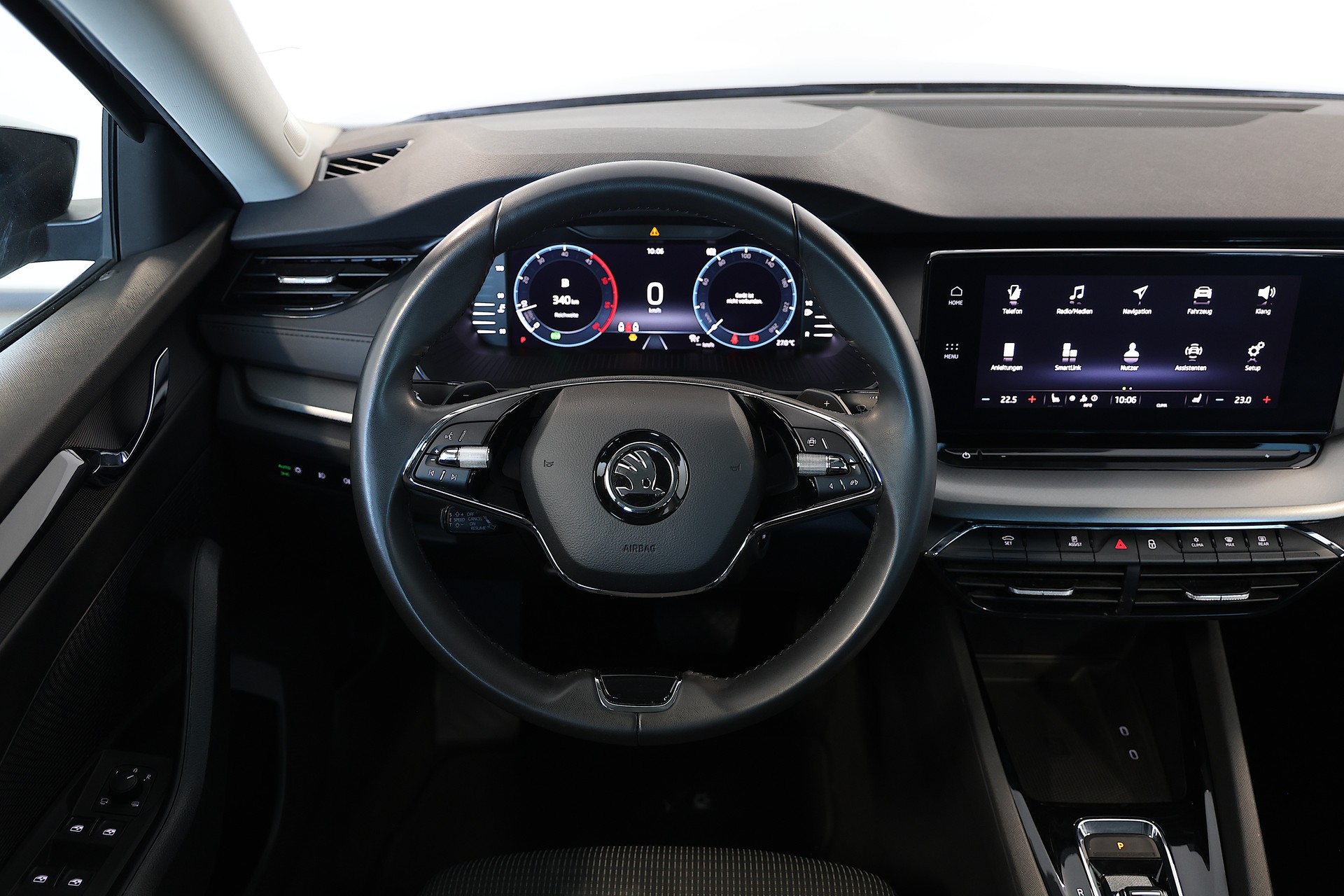 SKODA Octavia Combi 2.0 TDI DSG Ambition-image-8