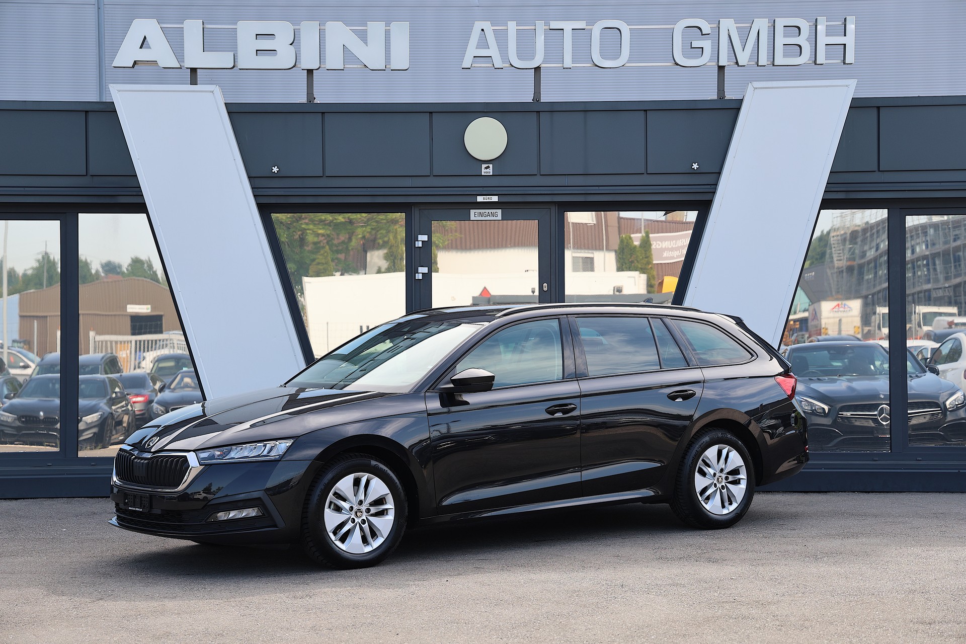 SKODA Octavia Combi 2.0 TDI DSG Ambition-image-0