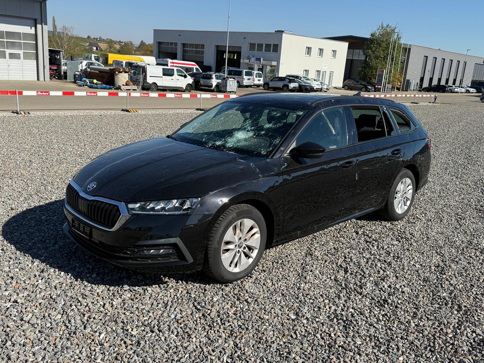 SKODA Octavia Combi 2.0 TDI DSG Ambition *HAGELSCHADEN* **Jetzt nur noch CHF 10'900.- statt CHF 17'900.-**-image-15