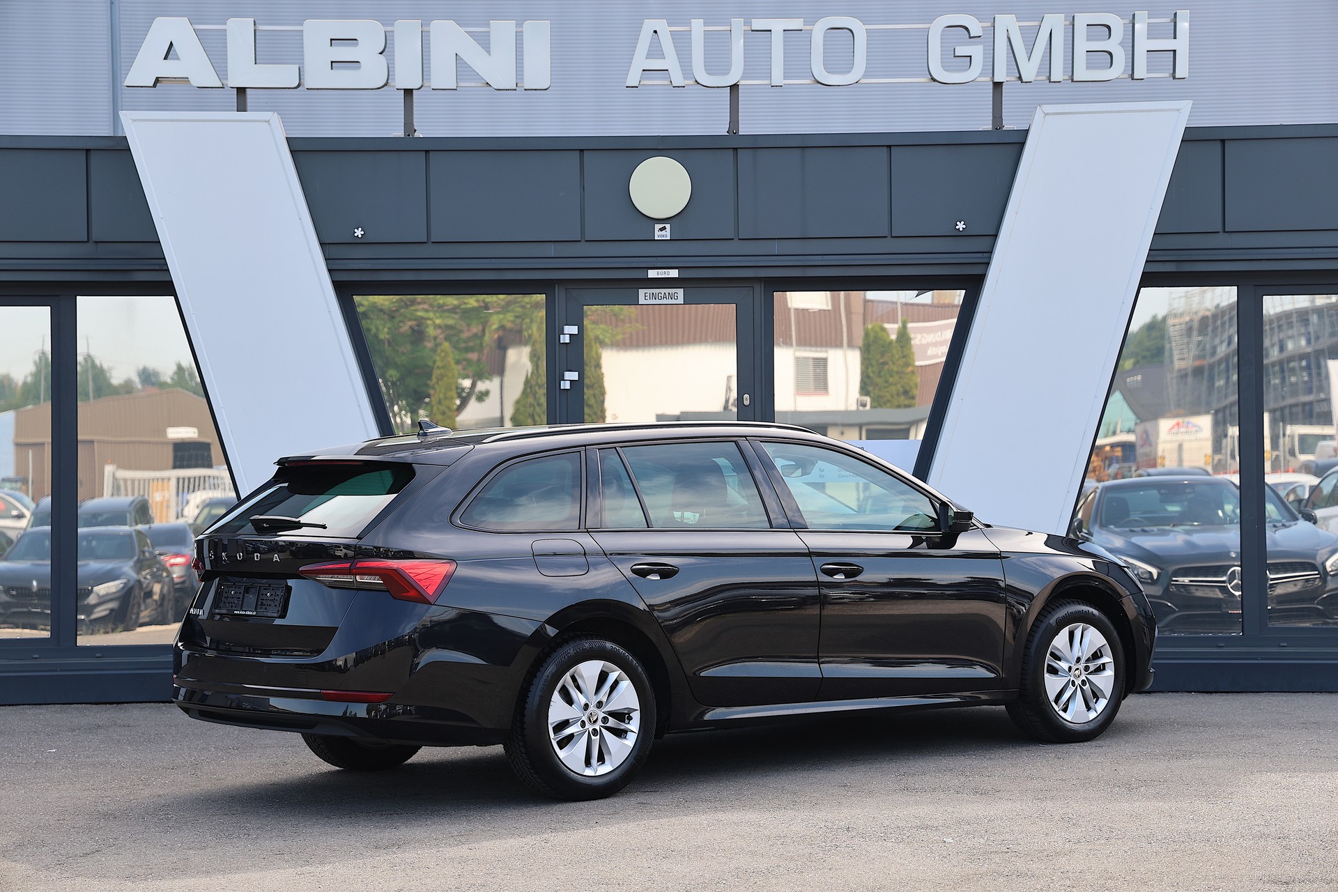 SKODA Octavia Combi 2.0 TDI DSG Ambition-image-2