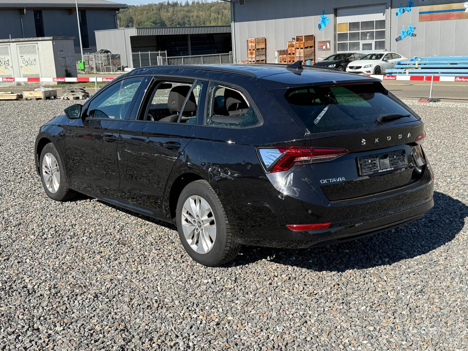 SKODA Octavia Combi 2.0 TDI DSG Ambition *HAGELSCHADEN* **Jetzt nur noch CHF 10'900.- statt CHF 17'900.-**-image-17