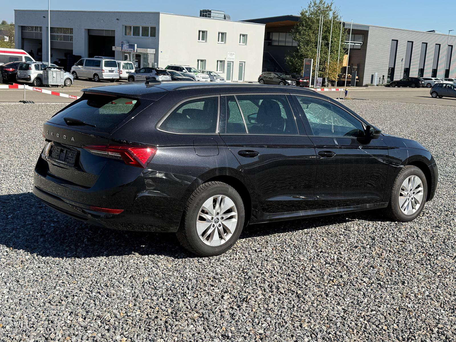 SKODA Octavia Combi 2.0 TDI DSG Ambition *HAGELSCHADEN* **Jetzt nur noch CHF 10'900.- statt CHF 17'900.-**-image-16