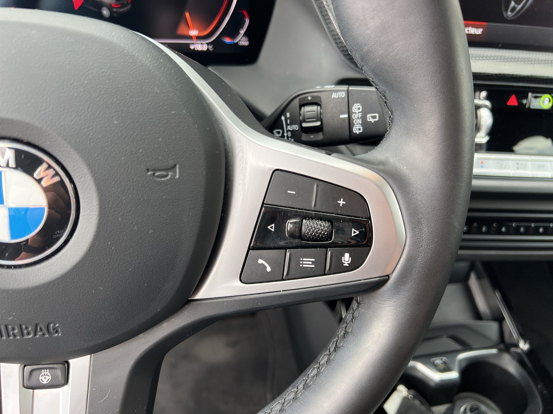 BMW 120i M Sport Pro Steptronic-image-15