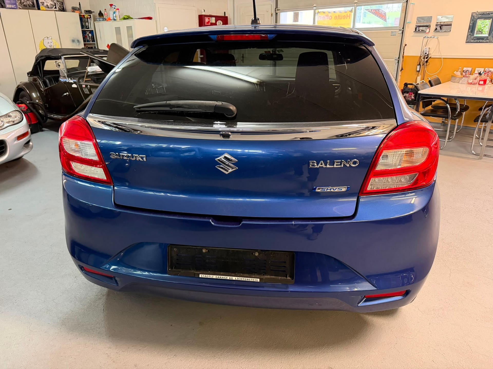 SUZUKI Baleno 1.2i Compact Top Hybrid-showroom-element-2