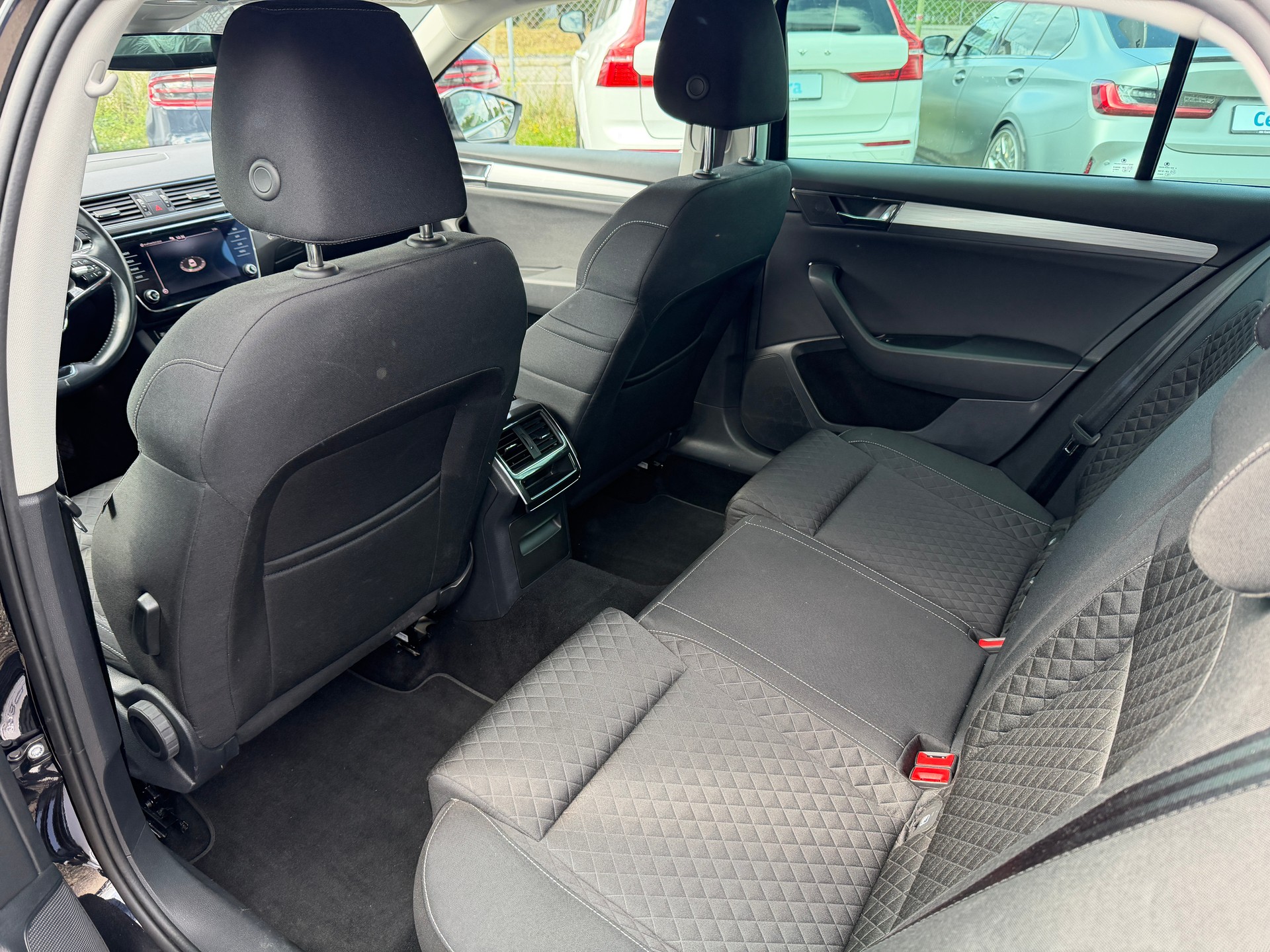SKODA Superb Combi 2.0 TDi Ambition 4x4 DSG-image-11