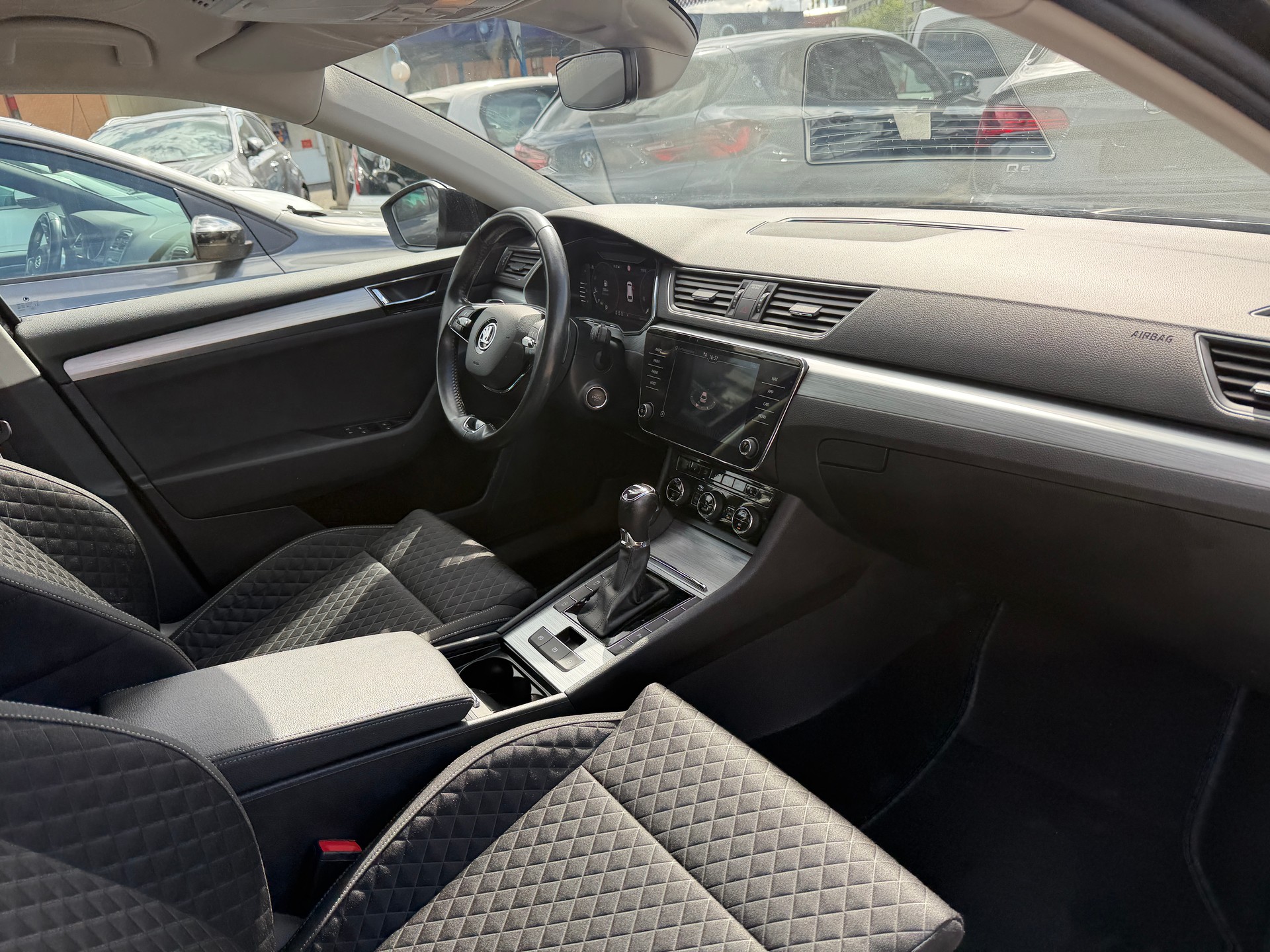 SKODA Superb Combi 2.0 TDi Ambition 4x4 DSG-image-17