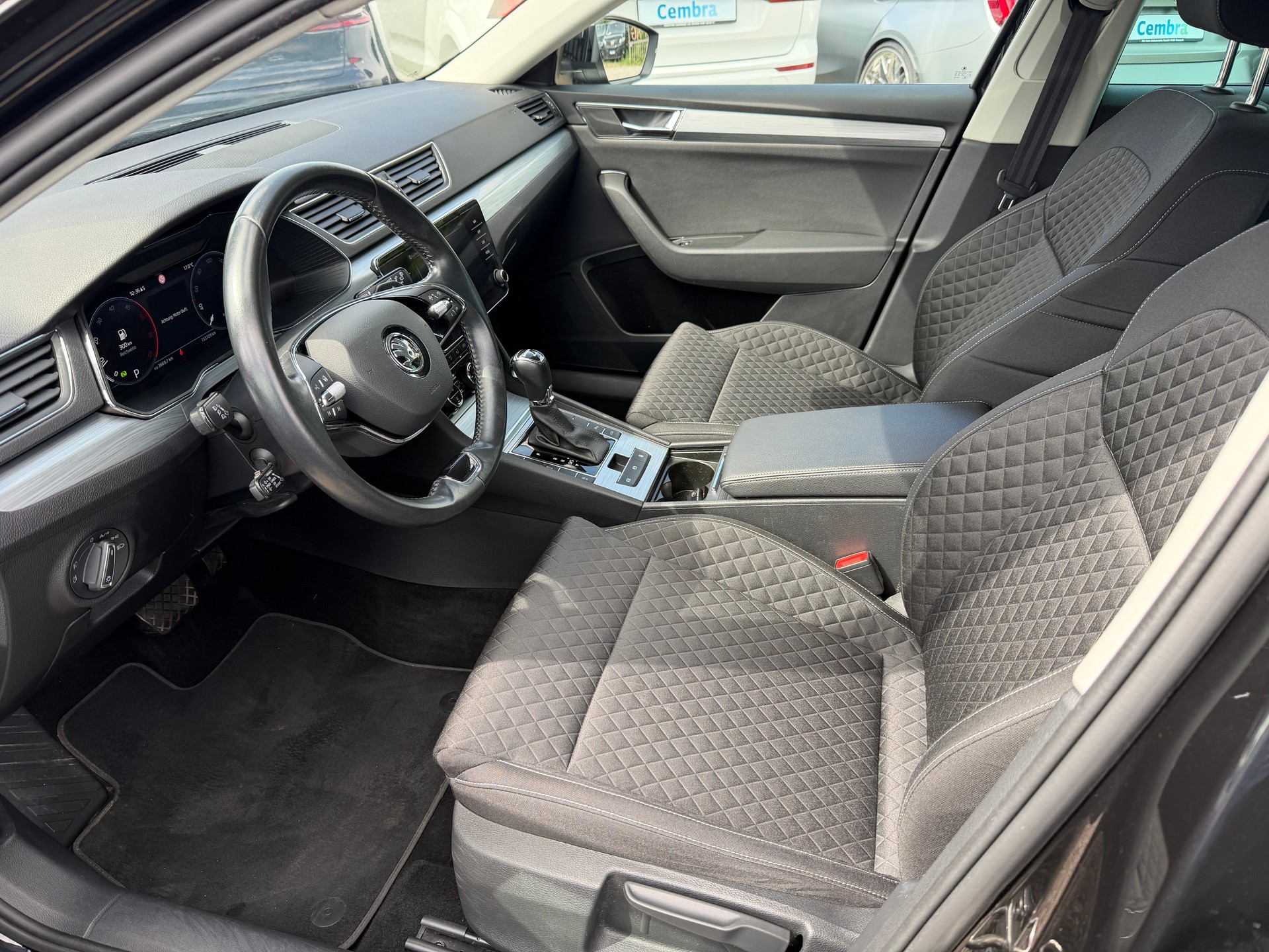 SKODA Superb Combi 2.0 TDi Ambition 4x4 DSG-image-12