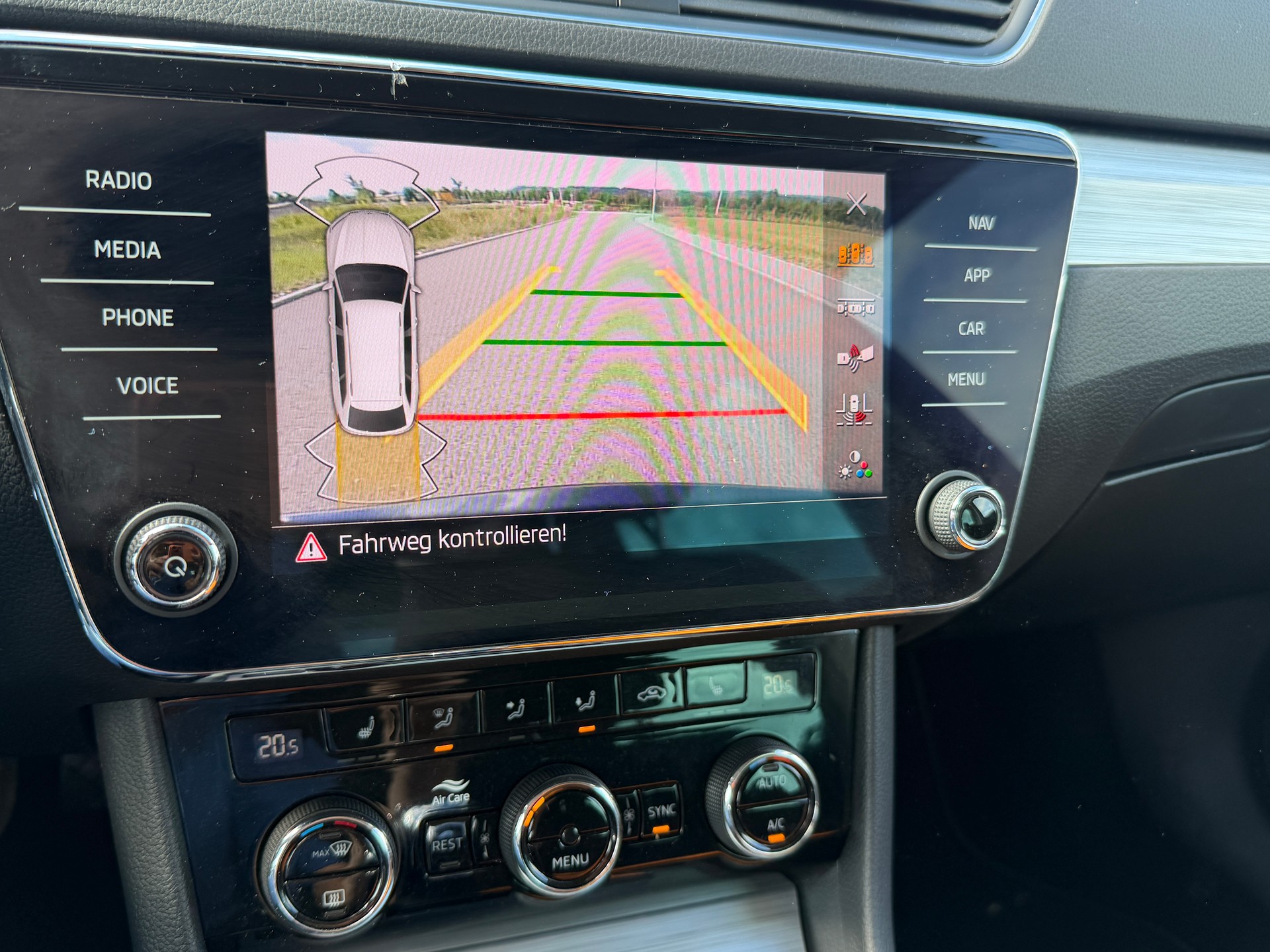 SKODA Superb Combi 2.0 TDi Ambition 4x4 DSG-image-2