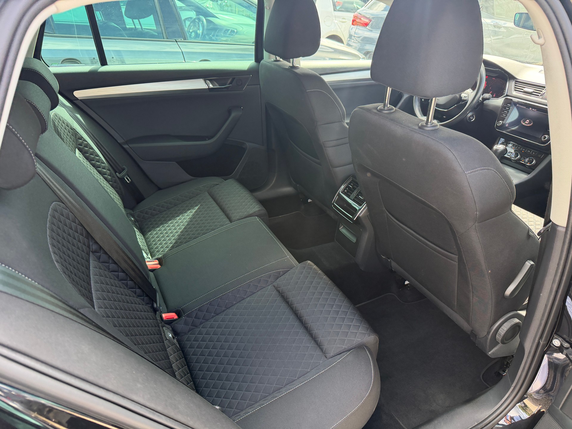 SKODA Superb Combi 2.0 TDi Ambition 4x4 DSG-image-13