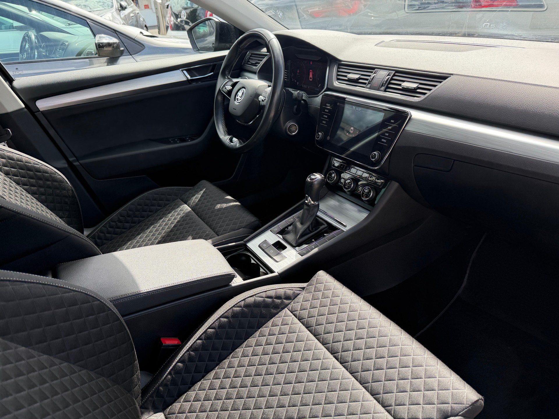 SKODA Superb Combi 2.0 TDi Ambition 4x4 DSG-image-16