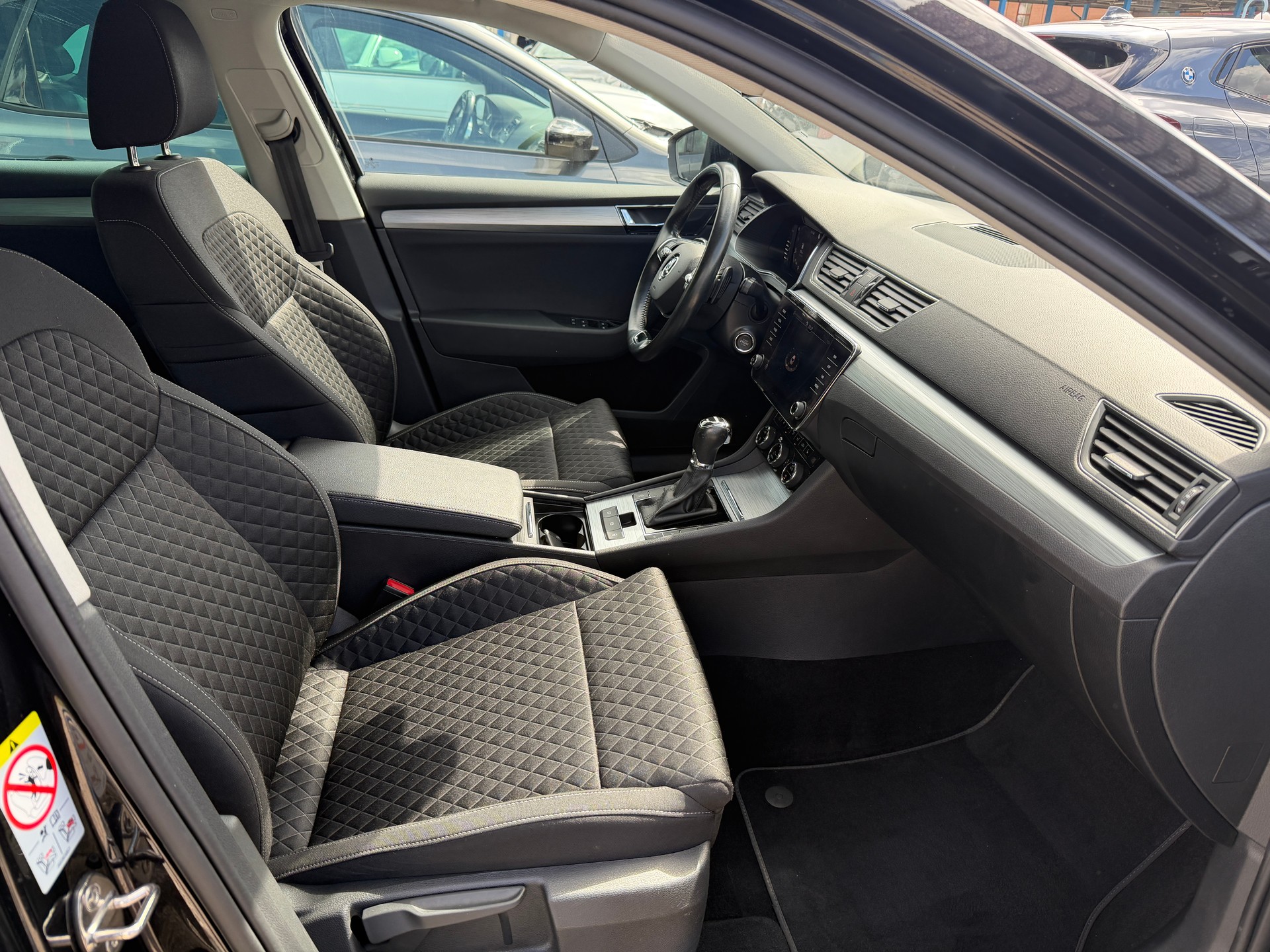 SKODA Superb Combi 2.0 TDi Ambition 4x4 DSG-image-10