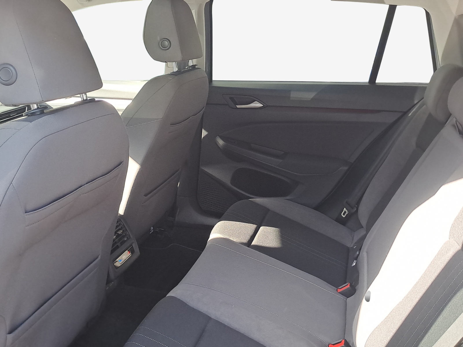 VW Golf 2.0 TDI Alltrack DSG 4Motion-image-9