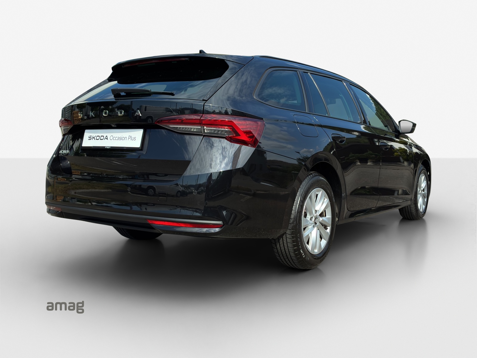 SKODA Octavia Combi 1.5 TSI mHEV DSG Dynamic-image-4