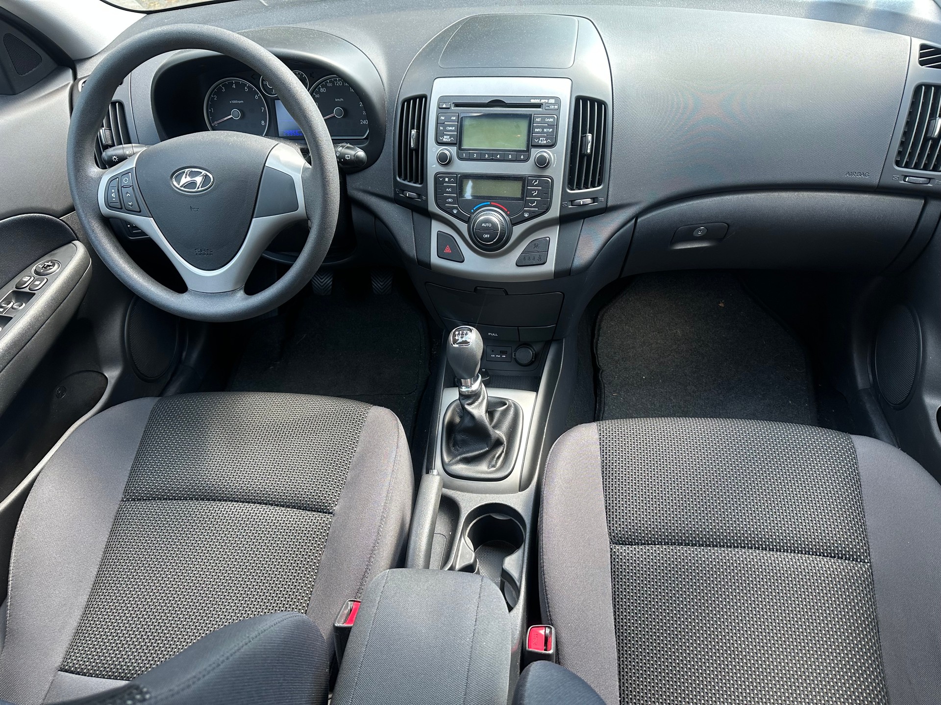 HYUNDAI i30 Wagon 1.6 Swiss Plus Edition-image-6