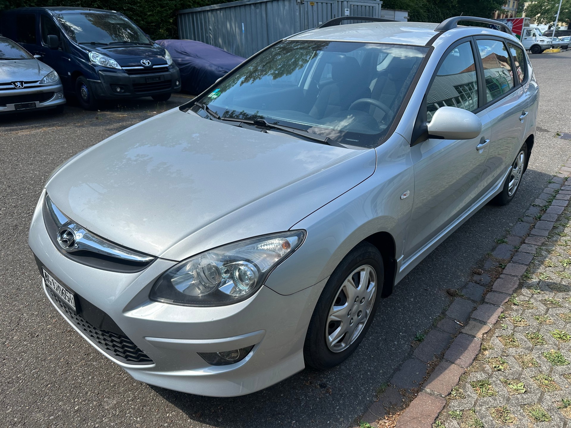 HYUNDAI i30 Wagon 1.6 Swiss Plus Edition-image-2