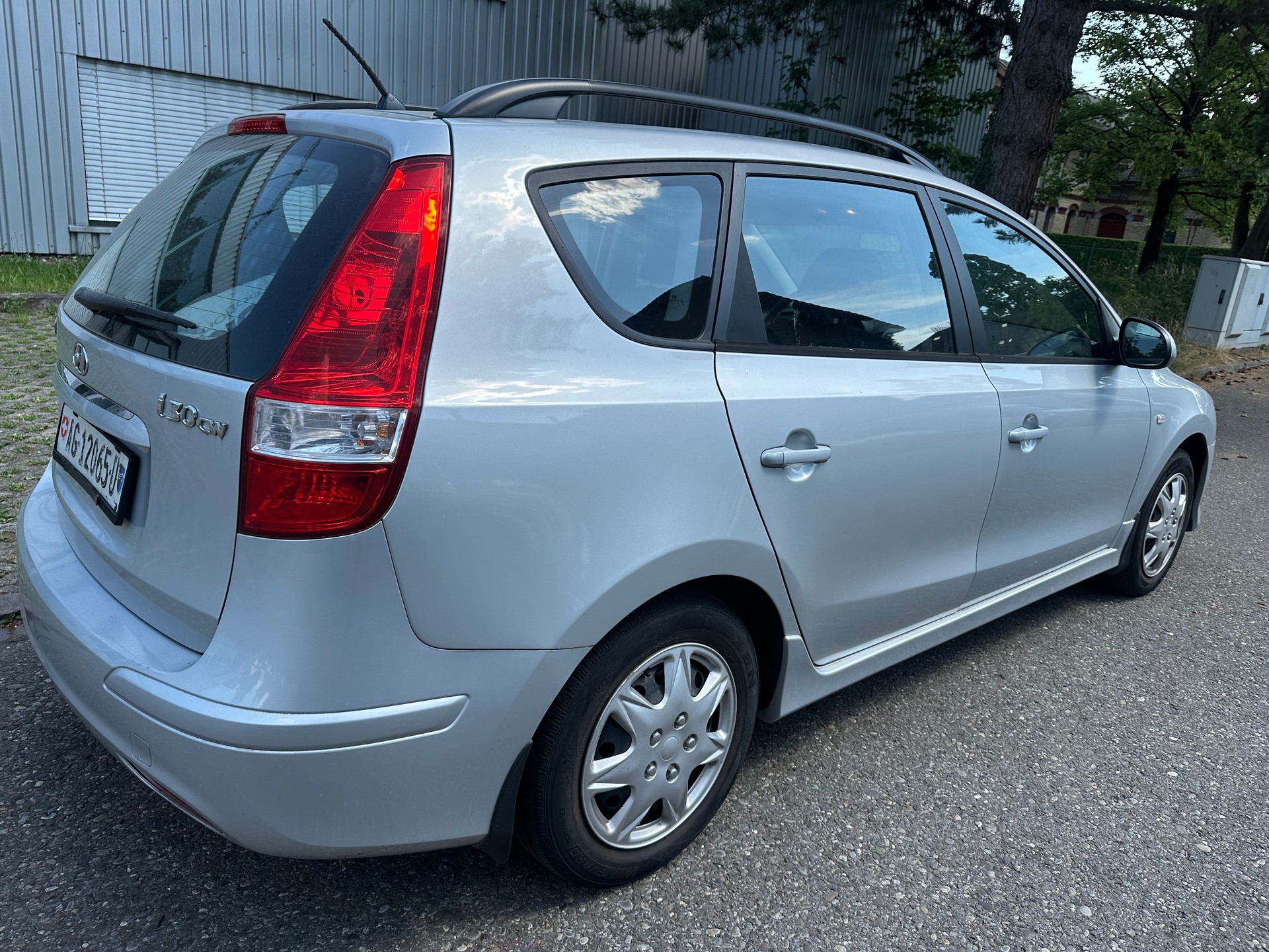 HYUNDAI i30 Wagon 1.6 Swiss Plus Edition-image-4
