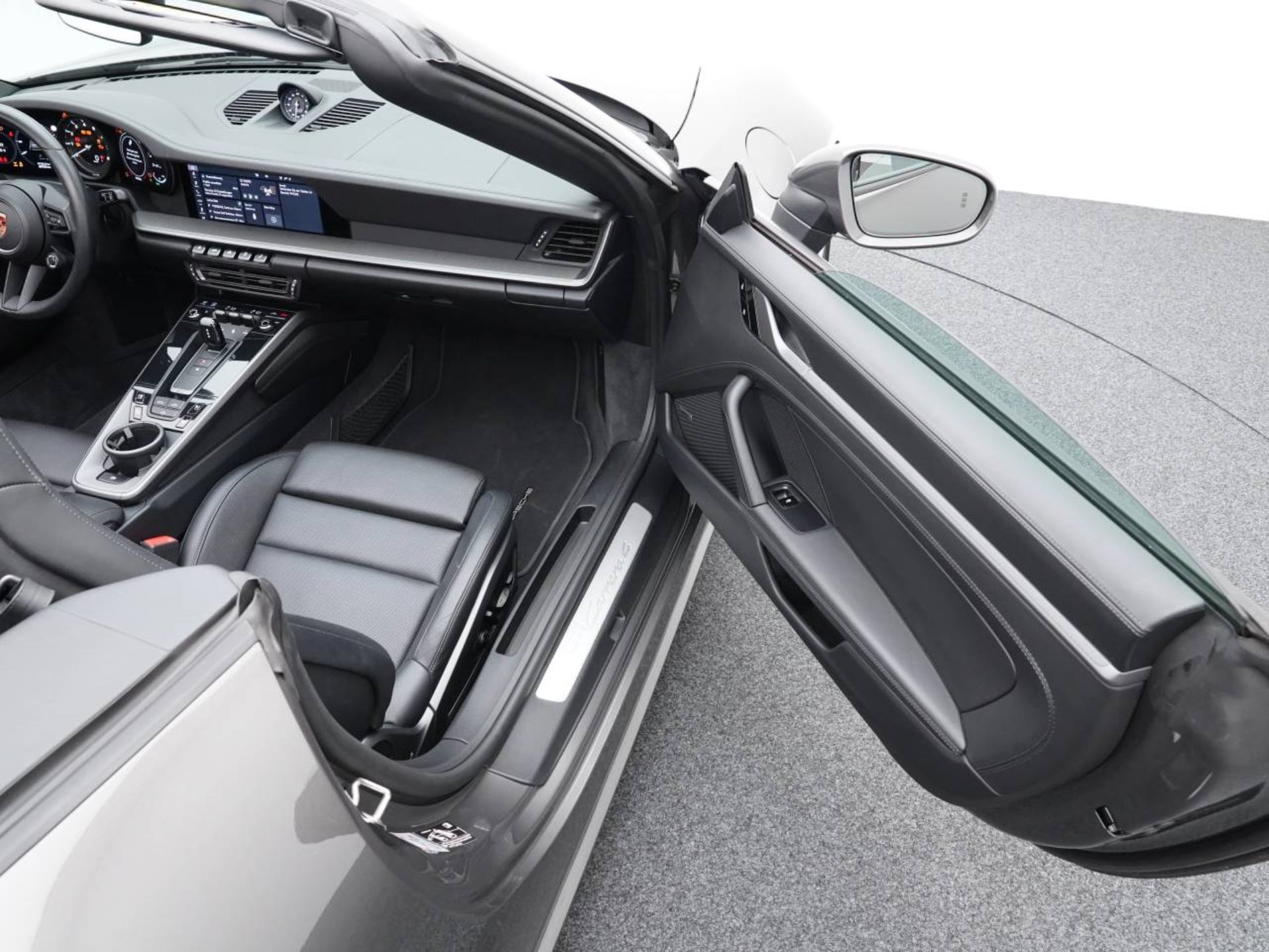 PORSCHE 911 Carrera 4 Cabriolet-image-22