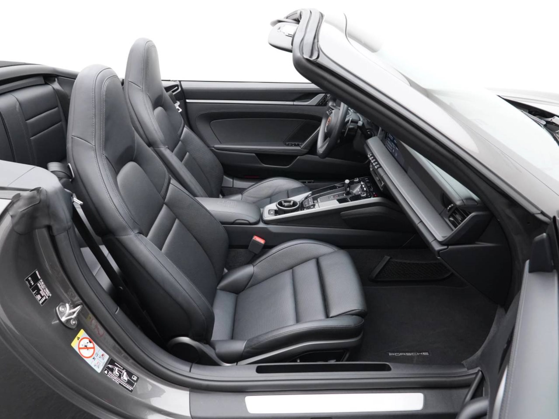 PORSCHE 911 Carrera 4 Cabriolet-image-24