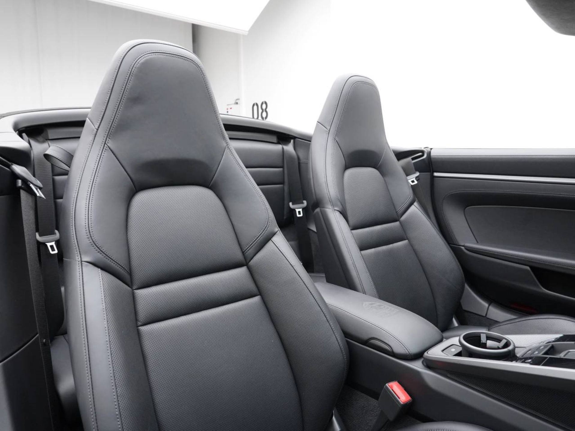 PORSCHE 911 Carrera 4 Cabriolet-image-25