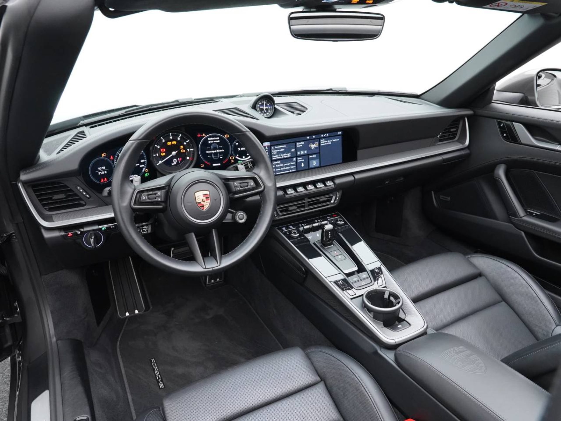 PORSCHE 911 Carrera 4 Cabriolet-image-14