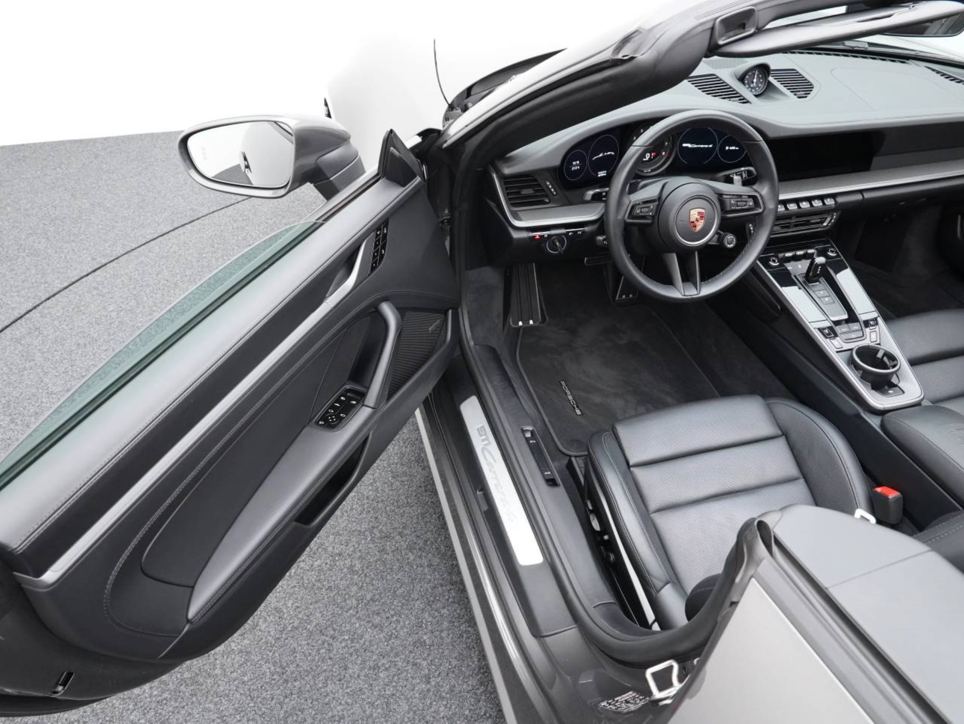 PORSCHE 911 Carrera 4 Cabriolet-image-3