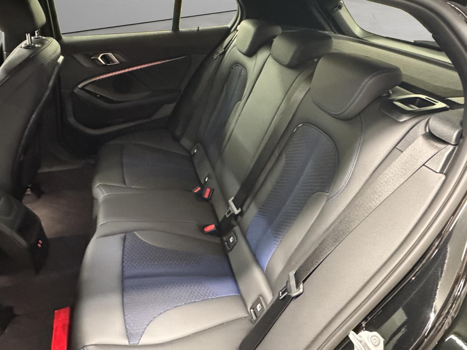 BMW 118i-image-13