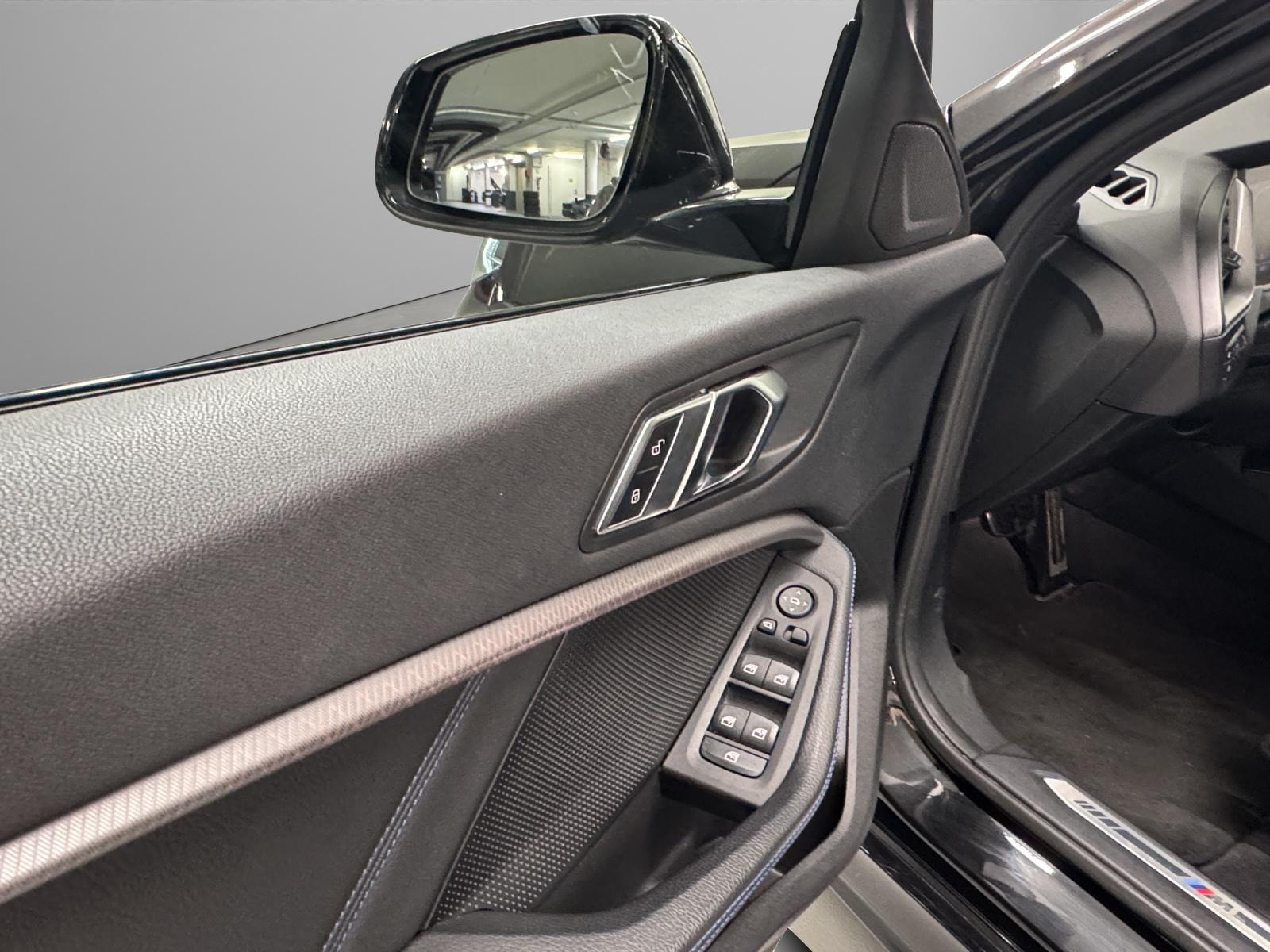BMW 118i-image-12