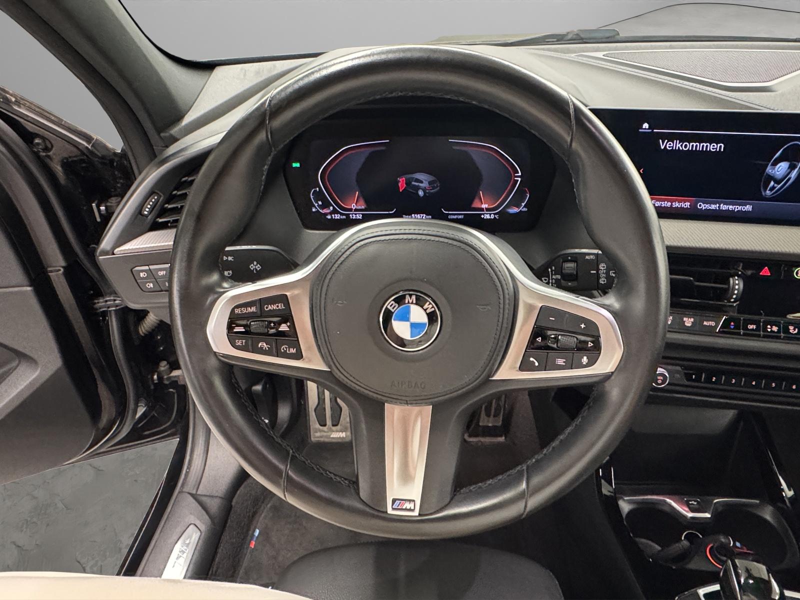 BMW 118i-image-15