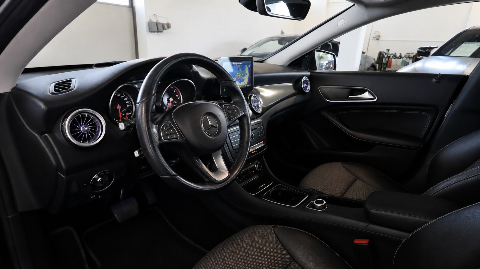MERCEDES-BENZ CLA Shooting Brake 200 d 7G-DCT-image-3